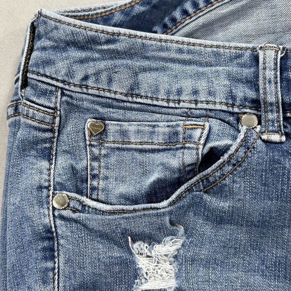 Torrid Jeans Women's 20 Blue Denim Distressed Stretch Raw Hem Measures 39x26 - Picture 12 of 14